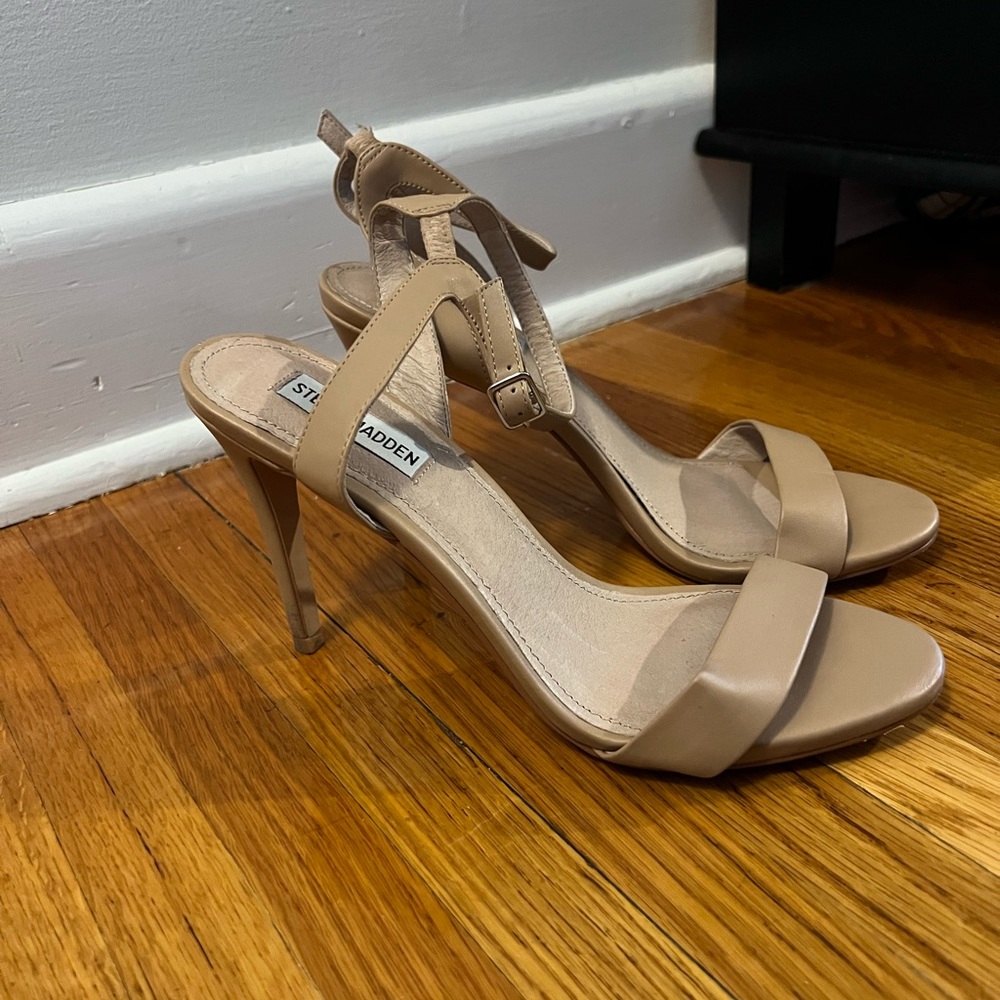 Steve Madden nude pumps size 10